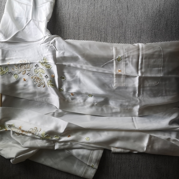 100% Silk Meibiao gown - Picture 3 of 5